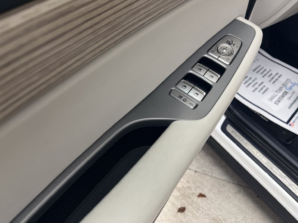 Used 2022 White Hyundai Limited image 10