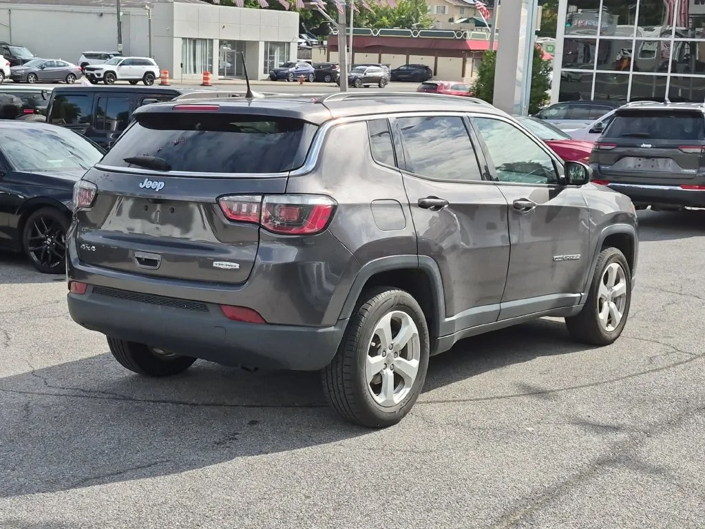 Used 2019 Gray Jeep Latitude image 5