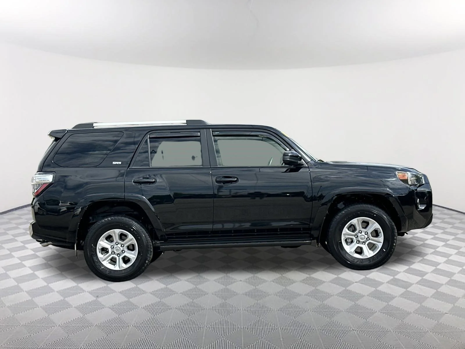 Used 2019 Midnight Black Metallic Toyota SR5 image 4