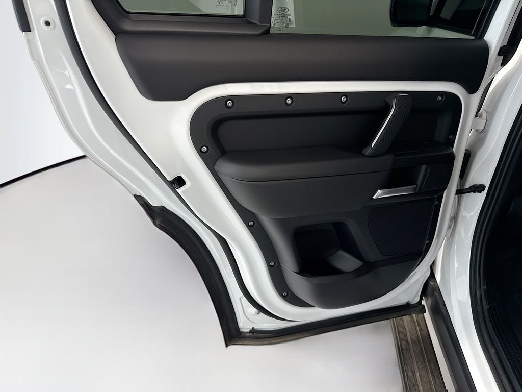 New 2026 Fuji White Land Rover V8 image 28