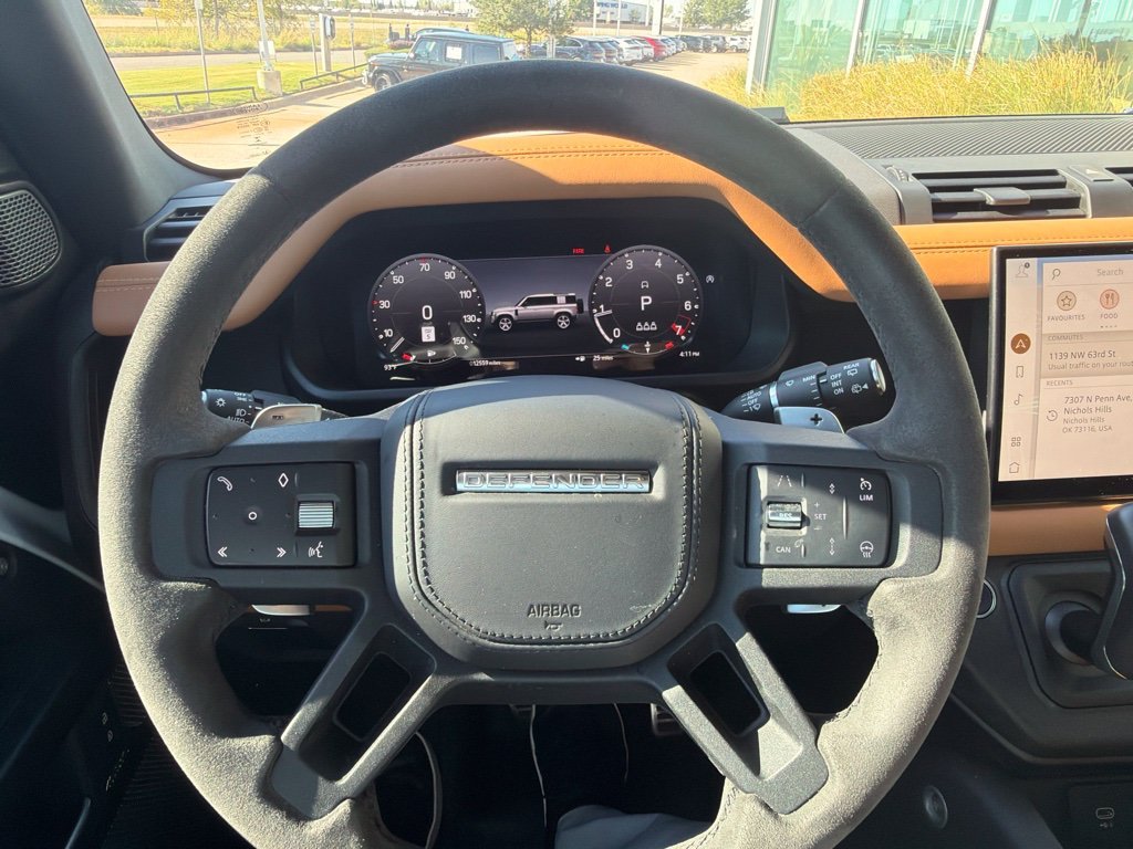 Used 2023 White Land Rover V8 image 16