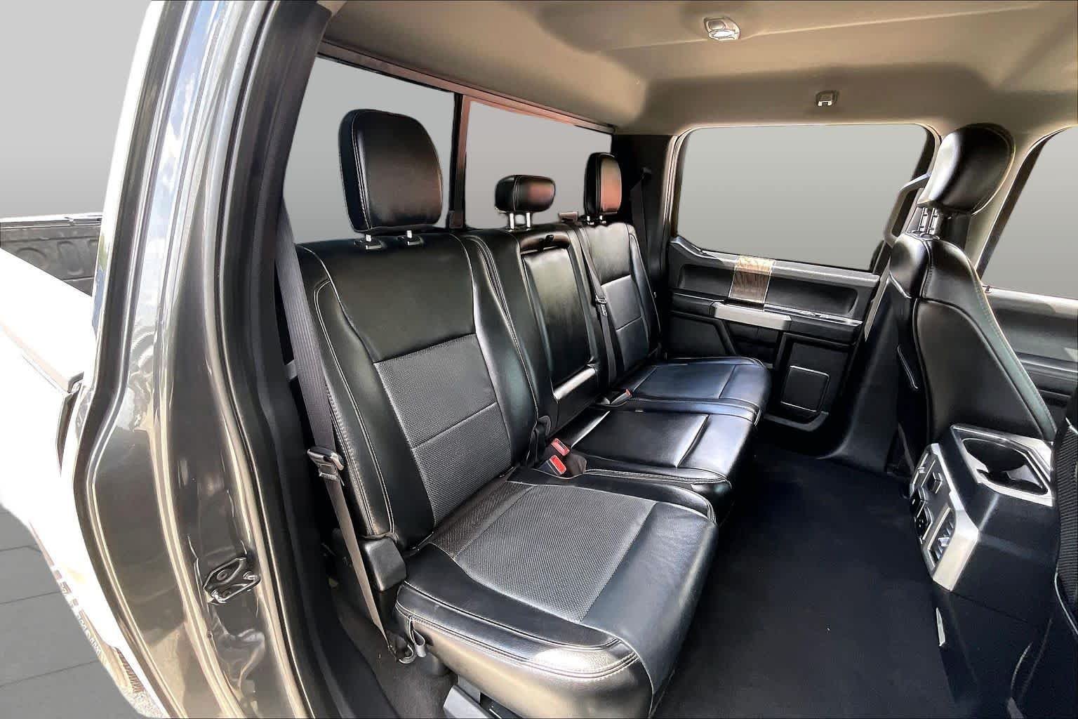 Used 2019 Magnetic Metallic Ford LARIAT image 19