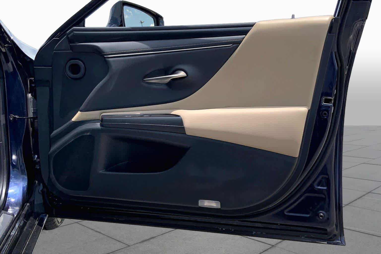 Used 2019 Nightfall Mica Lexus  image 22