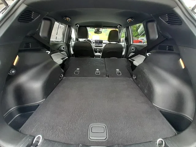 Used 2024 White Jeep Latitude image 42