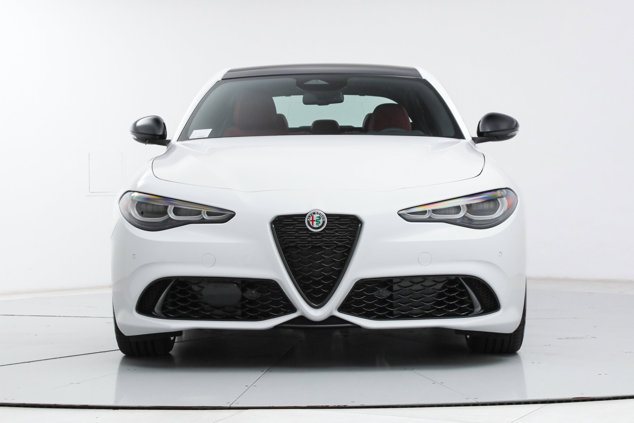 New 2026 Milano White Exterior Paint Alfa Romeo  image 8