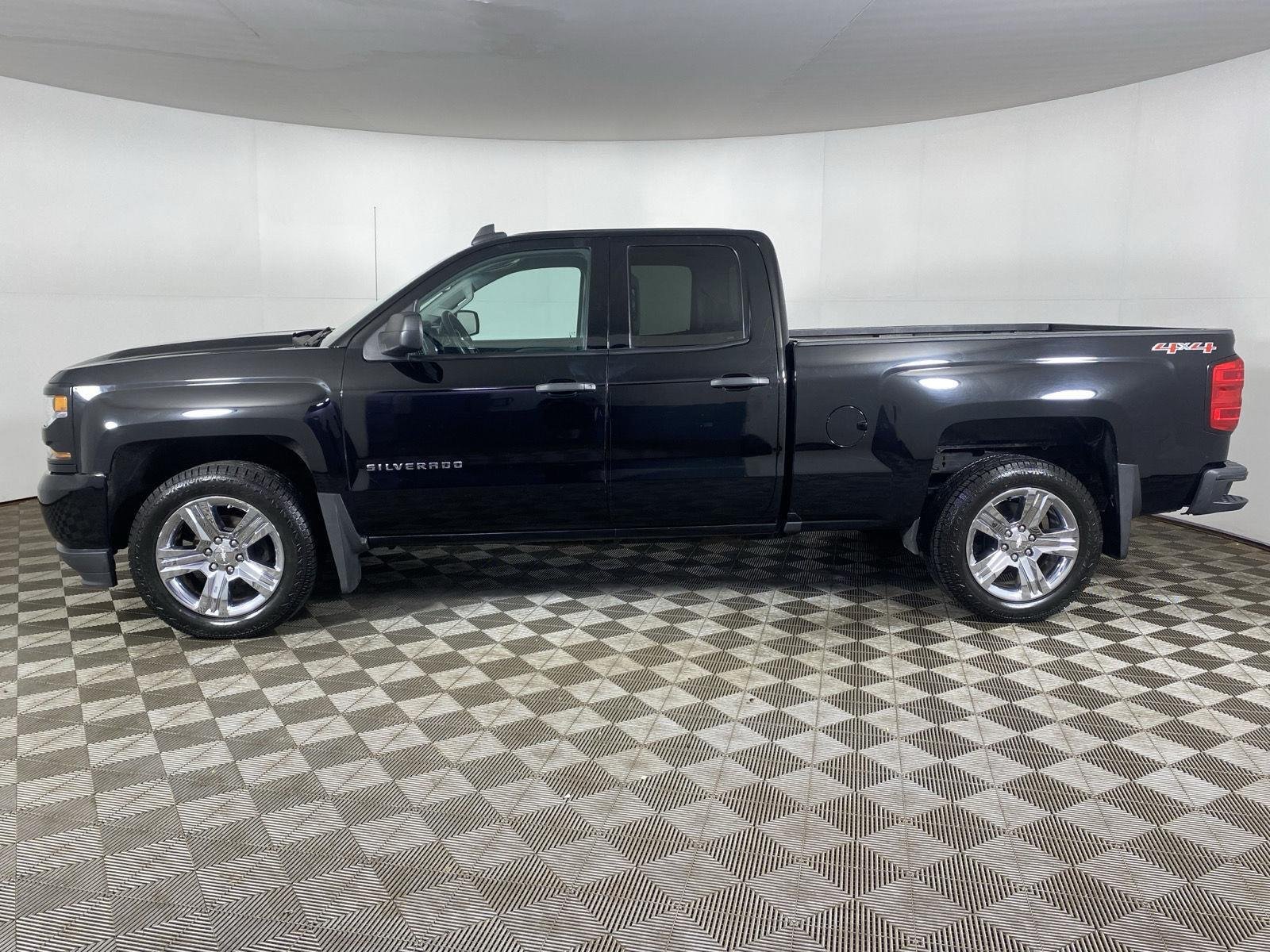 Used 2017 Black Chevrolet Custom image 7