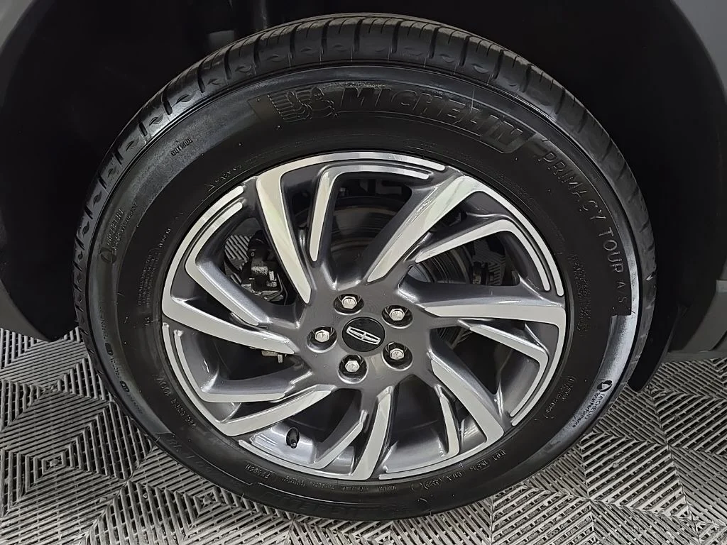 Used 2023 Silver Lincoln Standard image 18