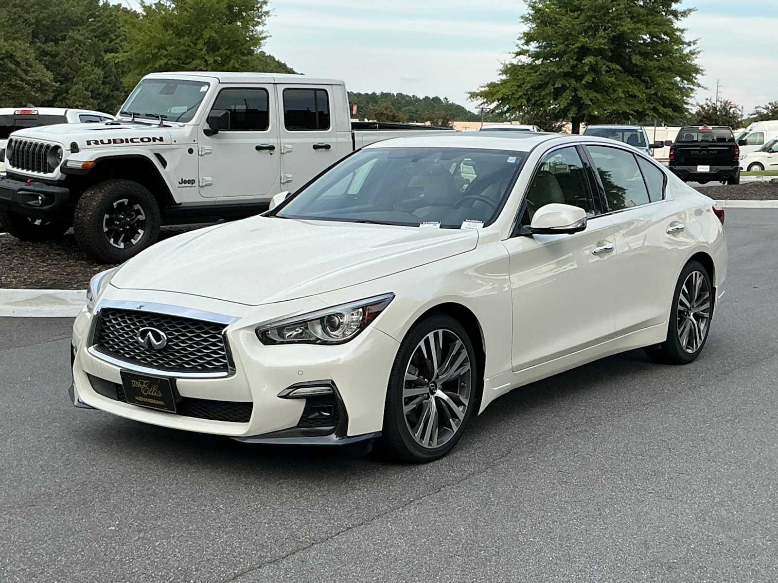 Used 2021 Majestic White INFINITI 3.0t SENSORY image 9
