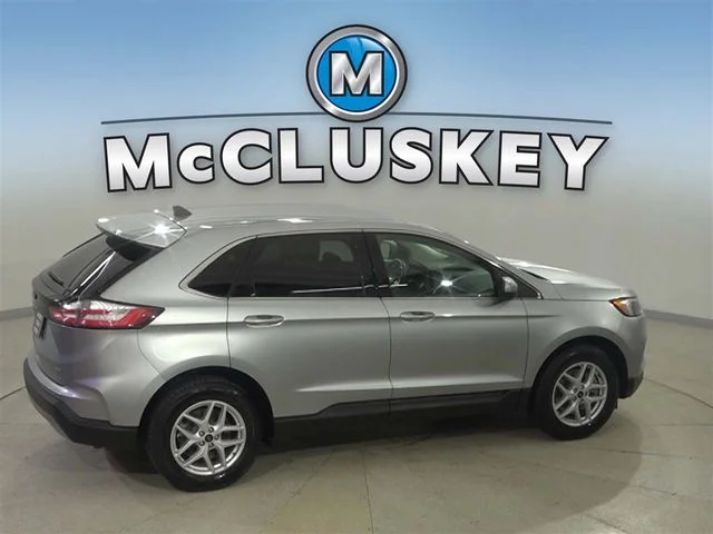 Used 2024 Silver Ford SEL image 4