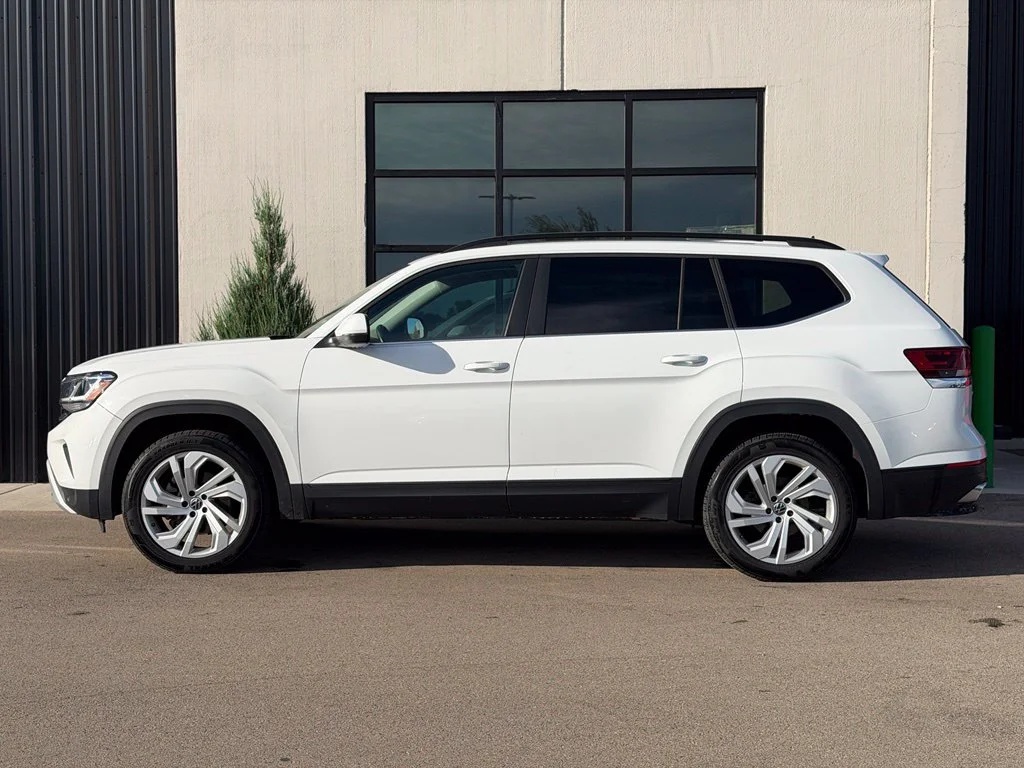 Used 2021 White Volkswagen 3.6L V6 SE w/Technology image 2
