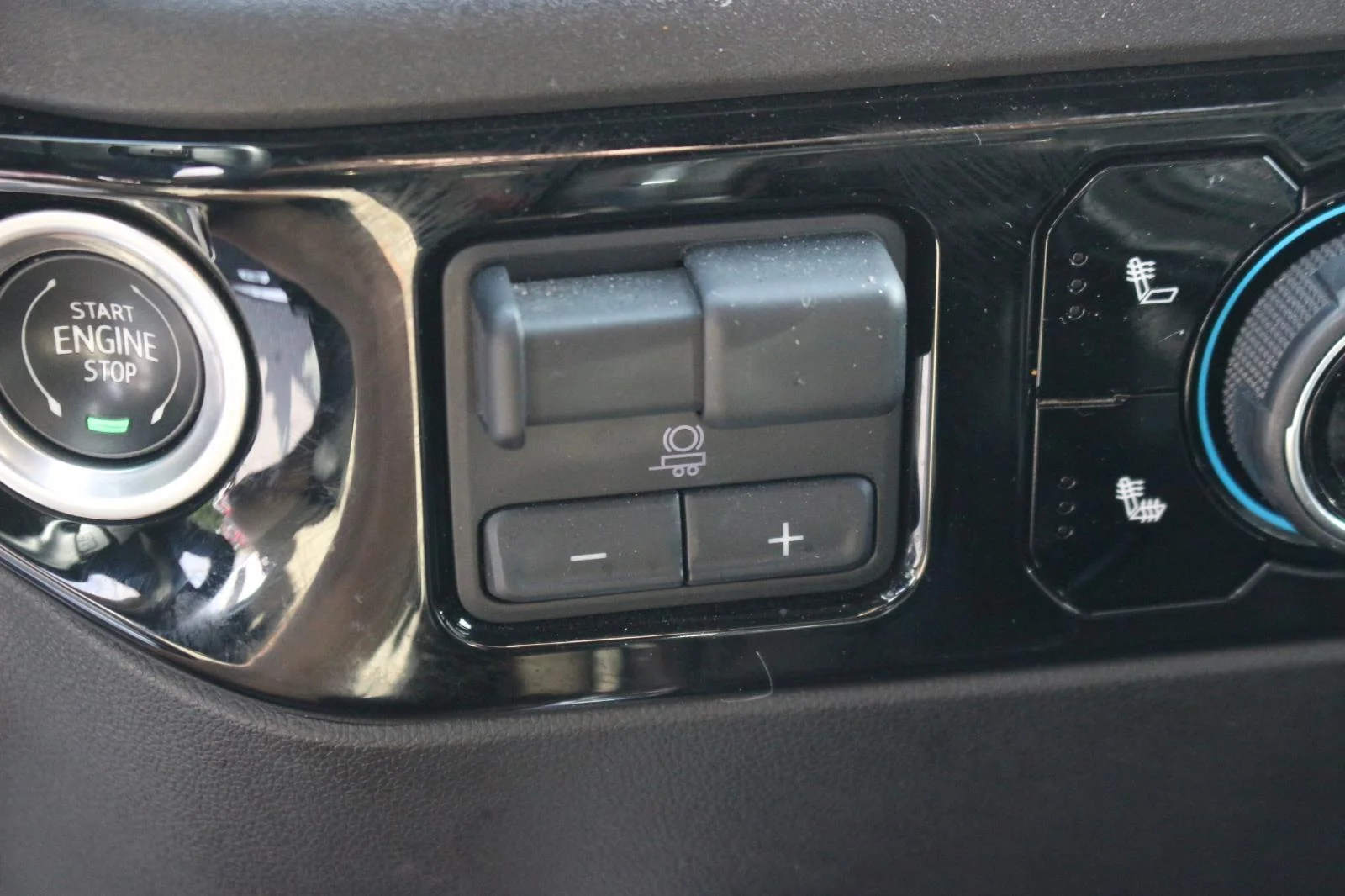 Used 2024 Summit White Chevrolet RST image 29