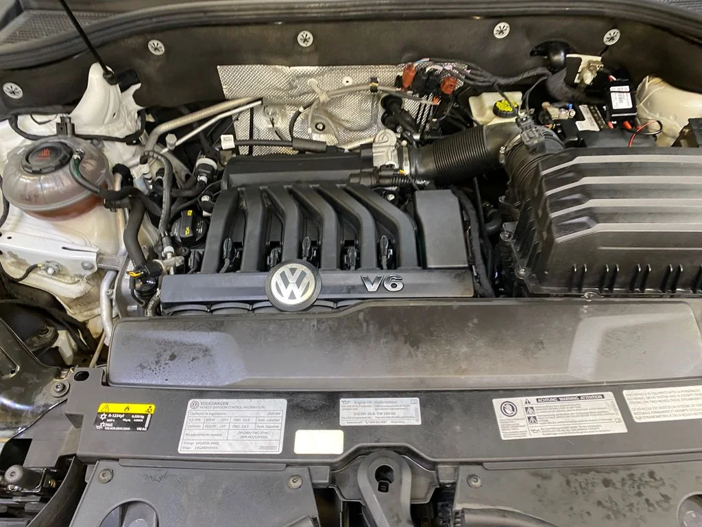 Used 2020 White Volkswagen 3.6L V6 SEL Premium image 10