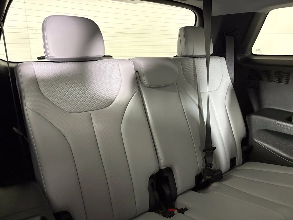 Used 2025 Black Hyundai SEL image 18