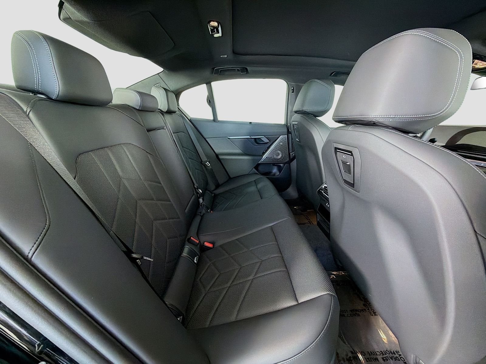 New 2027 Black Sapphire Metallic BMW 550e xDrive image 28