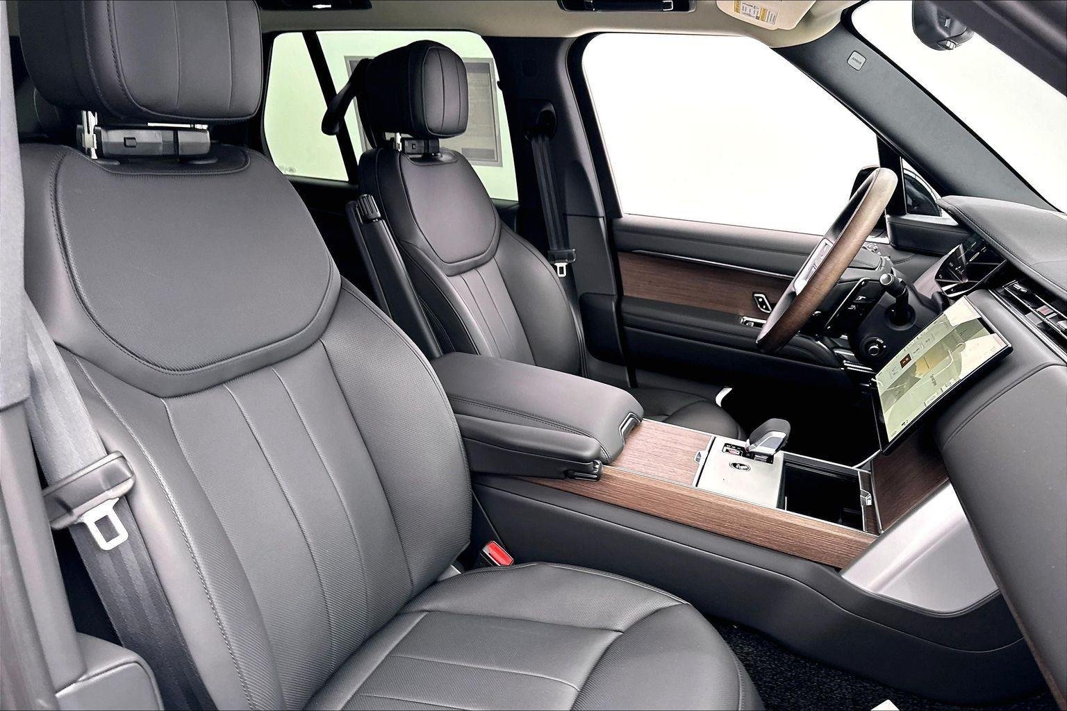 New 2026 Carpathian Grey Premium Metallic Land Rover SE image 28