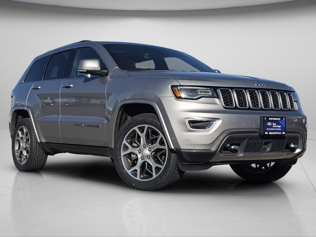 Used 2018 Billet Silver Metallic Clearcoat Jeep Limited image 2