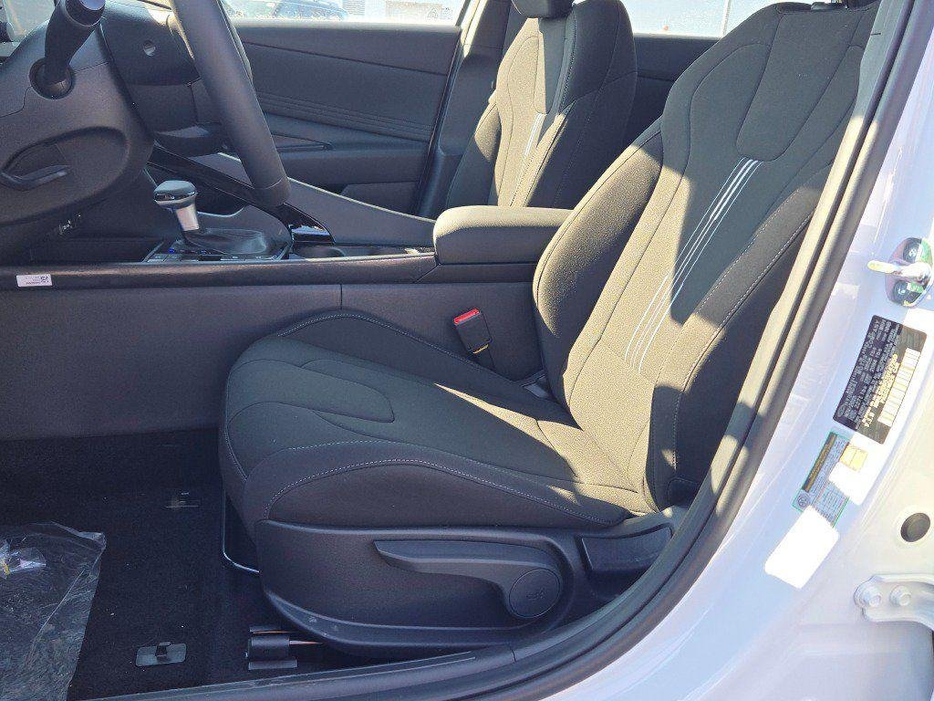 New 2026 White Hyundai SEL Sport Premium image 22