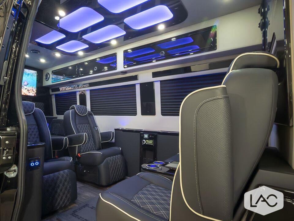 New 2027 BLACK OGV LUXURY COACH 170EXT image 16