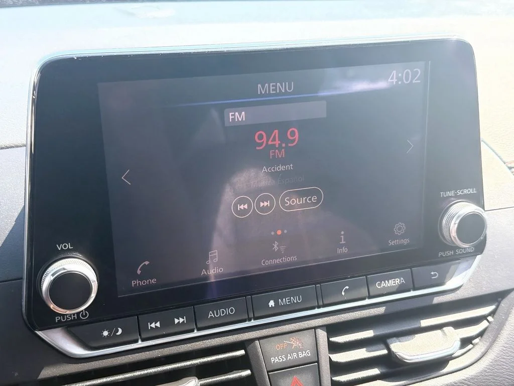 Used 2021 Silver Nissan 2.5 SR image 18