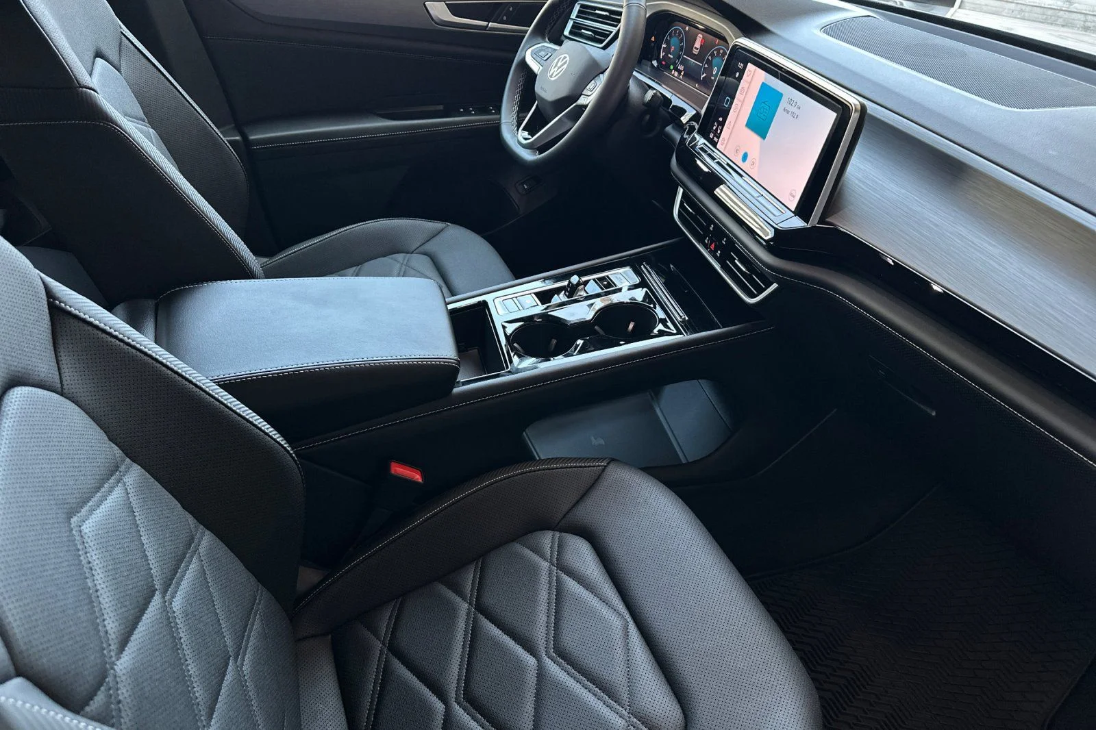 New 2026 Silver Volkswagen SE w/Technology image 14