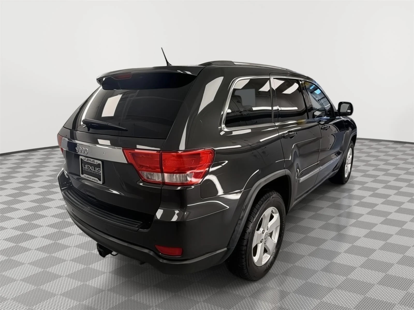 Used 2011 Dark Charcoal Pearl Jeep Laredo image 8