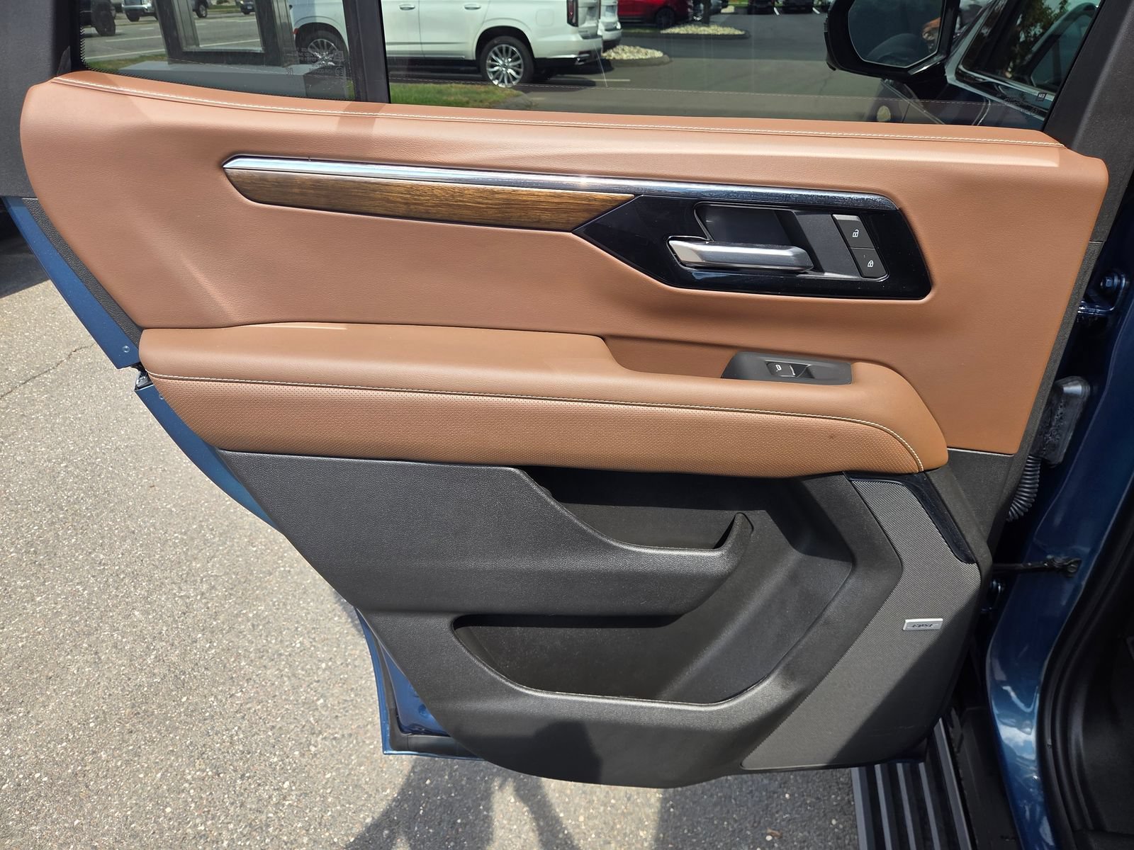 Used 2026 Lakeshore Blue Metallic Chevrolet High Country Deluxe with 24in Wheels - Technology & Entertainment - Super Cruise - Panoramic Sunroof image 39