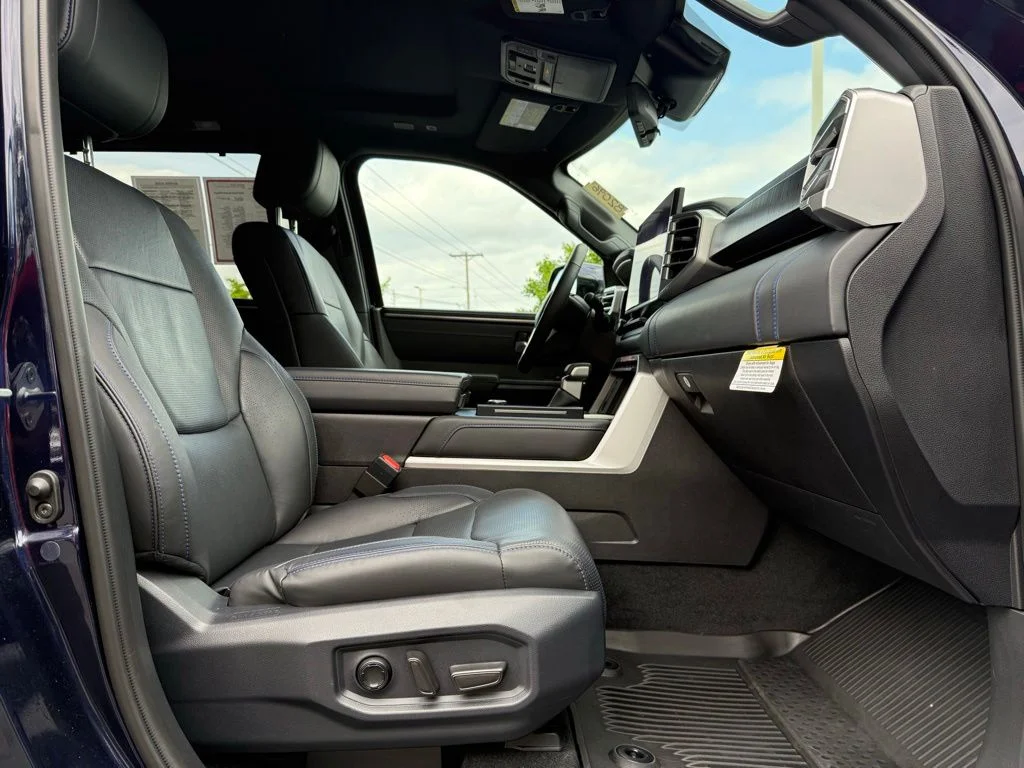 Certified Used 2025  Toyota Platinum image 22