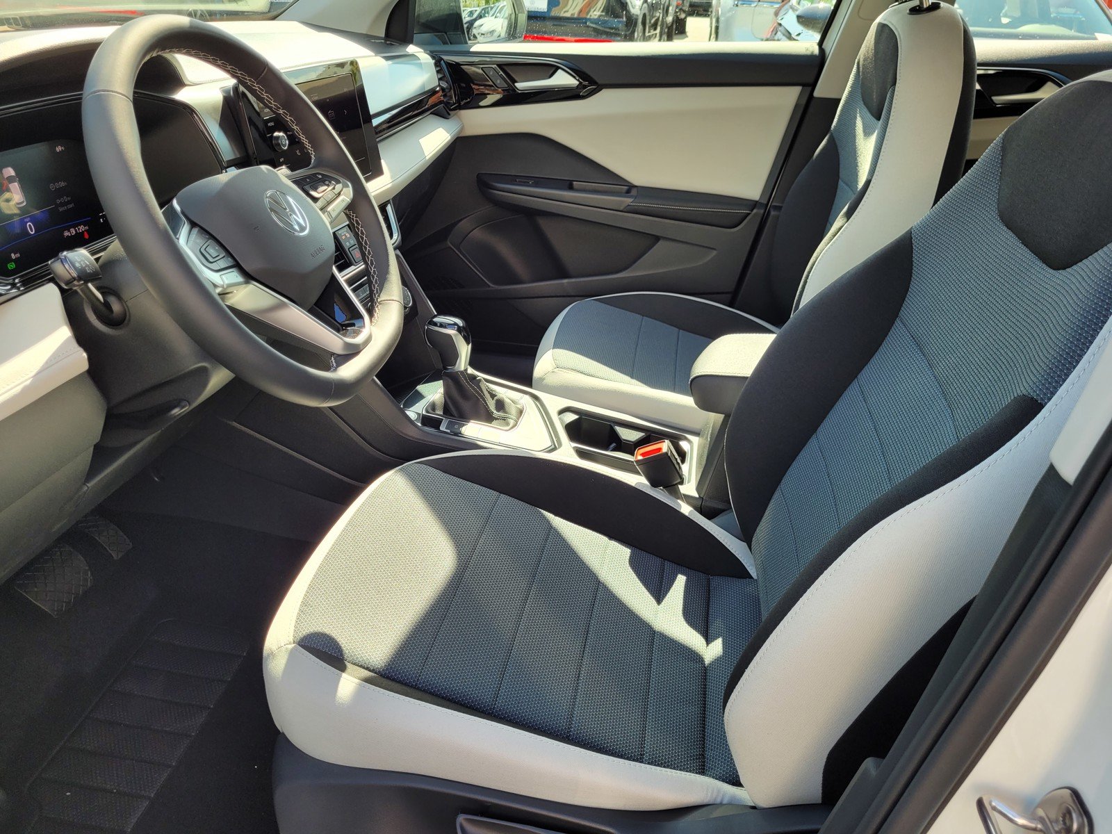 New 2026 White Volkswagen 1.5T S image 9
