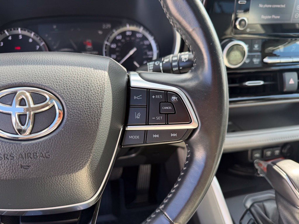 Used 2021 White Toyota XLE image 17