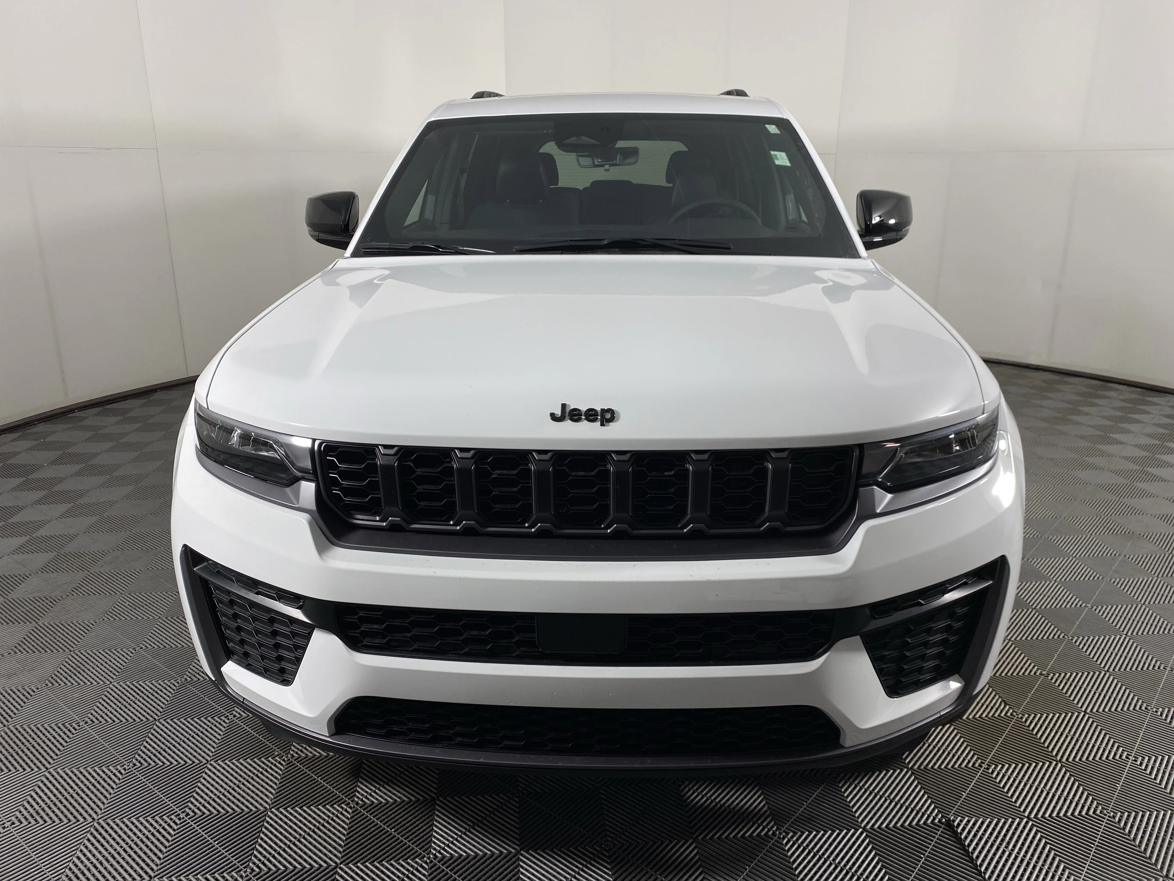 New 2026 Bright White Clear-Coat Exterior Paint Jeep Altitude image 12