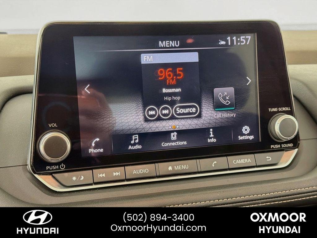 Used 2023 Pearl White Tricoat/Super Black Nissan SV image 14