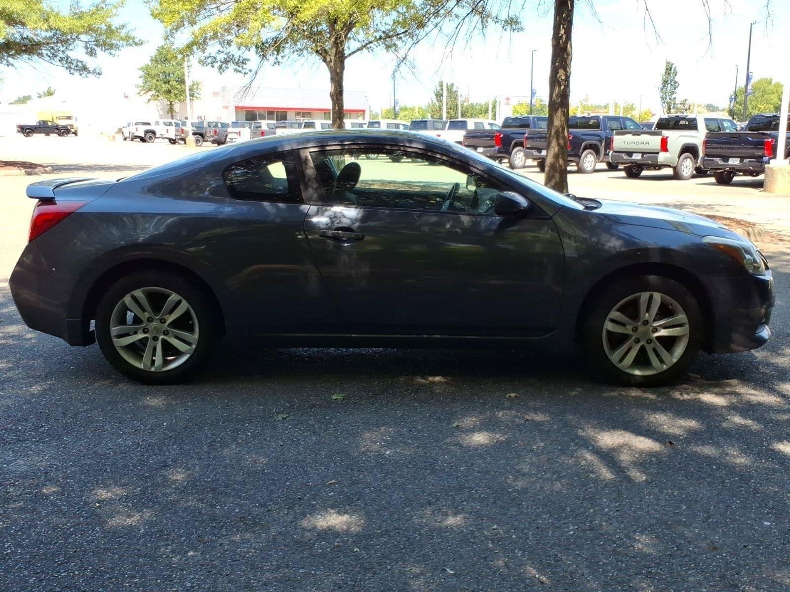Used 2012 Navy Blue Metallic Nissan 2.5 S image 4