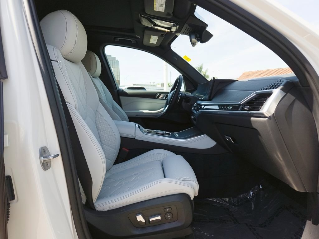 Used 2024 Alpine White BMW xDrive50e image 22