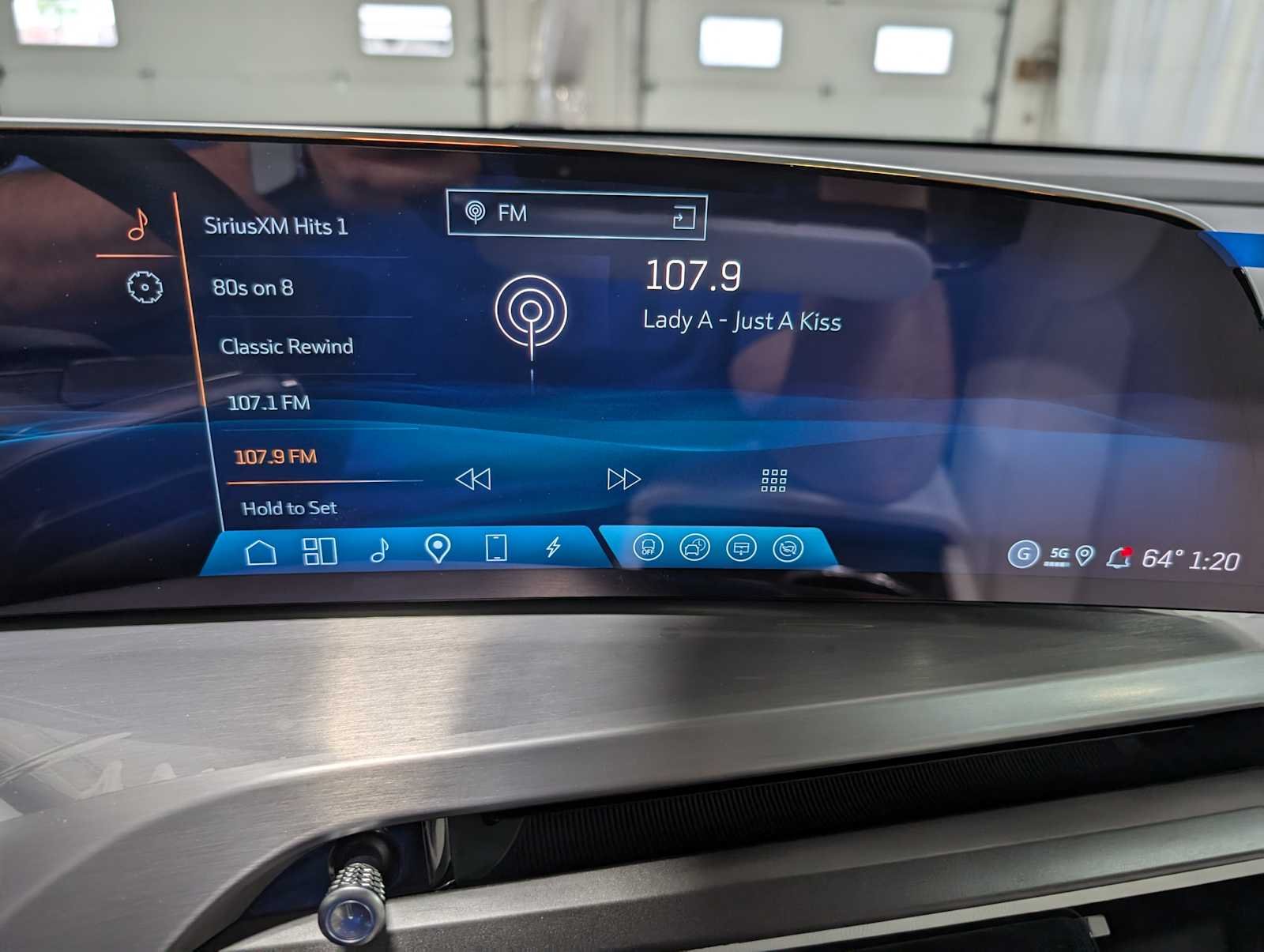 2026 Cadillac VISTIQ Sport - Photo 25