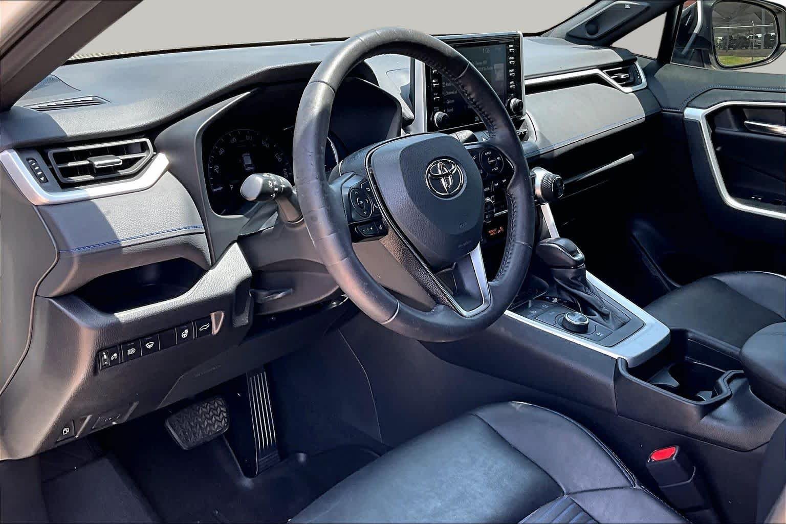 Used 2021 Blizzard Pearl/Midnight Black Metallic Toyota Hybrid XSE image 17