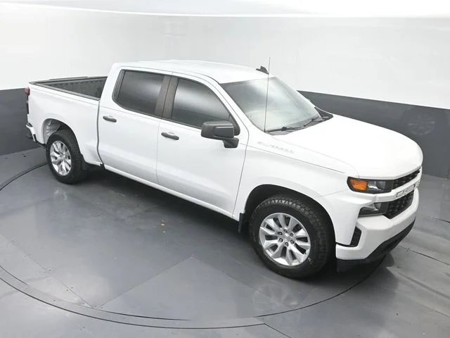 Used 2022 White Chevrolet Custom image 40
