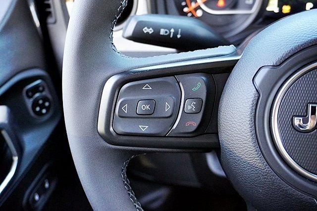 New 2026 Granite Crystal Metallic Clear-Coat Exterior Paint Jeep Sport S image 39