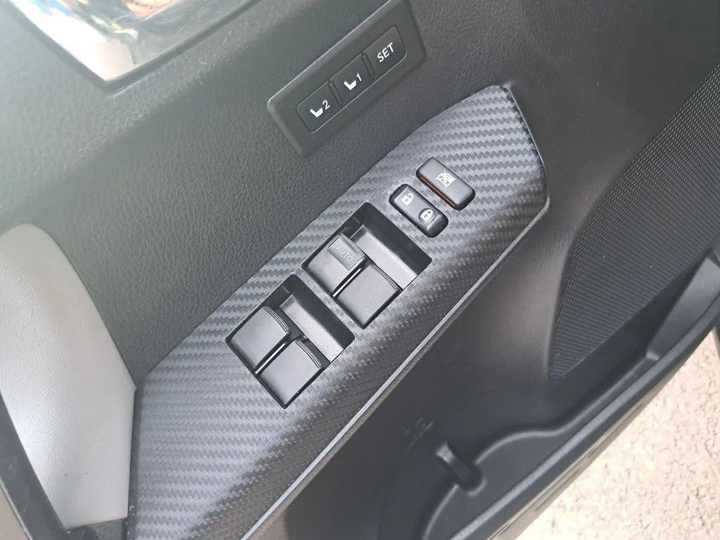 Used 2013 Green Toyota Limited image 19