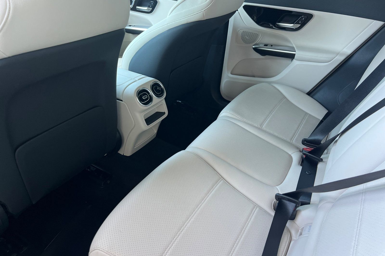 Certified Used 2026 Polar White Mercedes-Benz 300 image 4