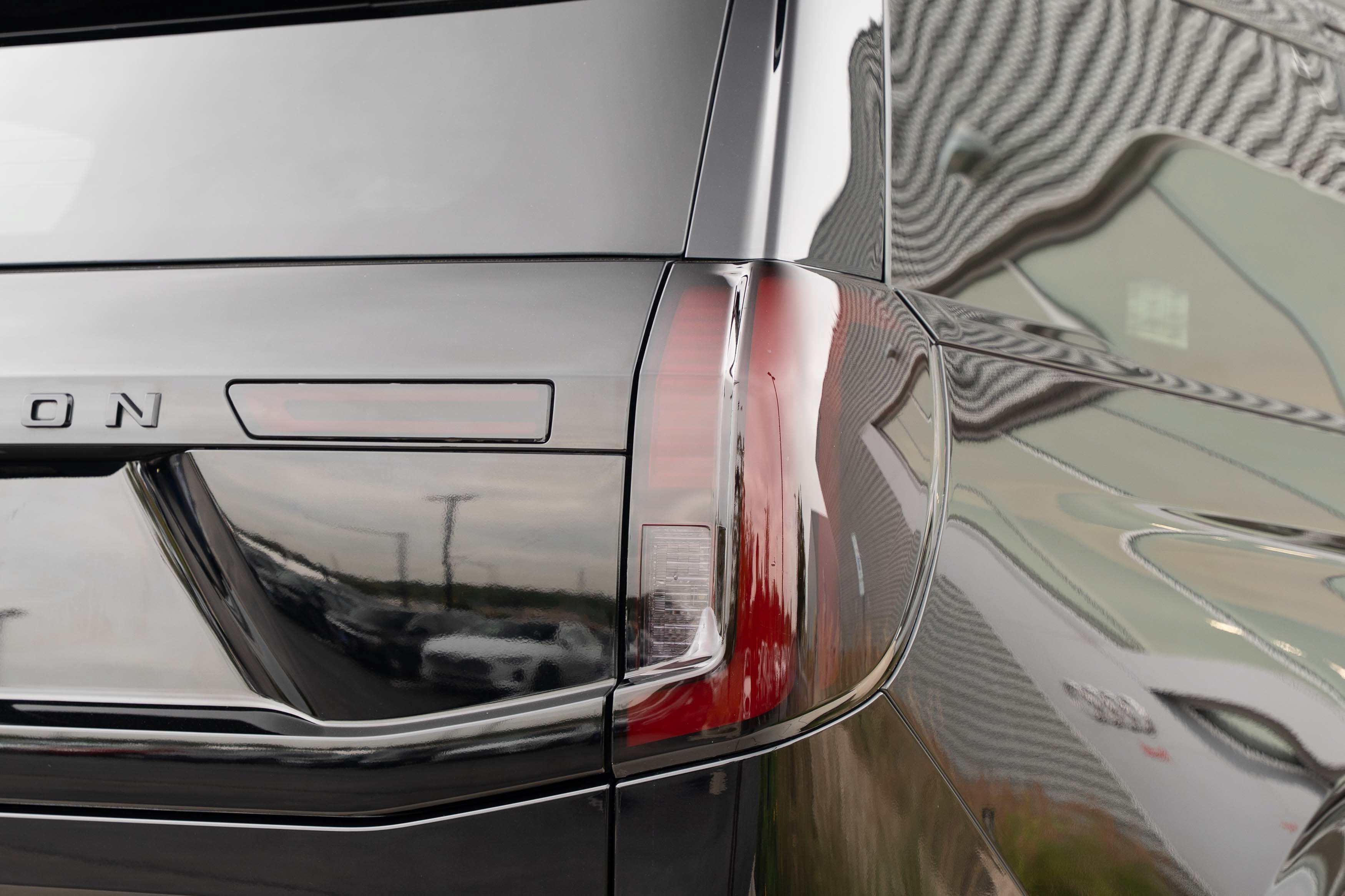 Used 2025 Agate Black Metallic Ford Platinum image 34