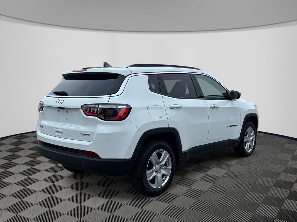 Used 2022 White Jeep Latitude image 7