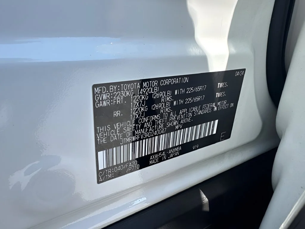 Used 2024 White Toyota XLE image 22
