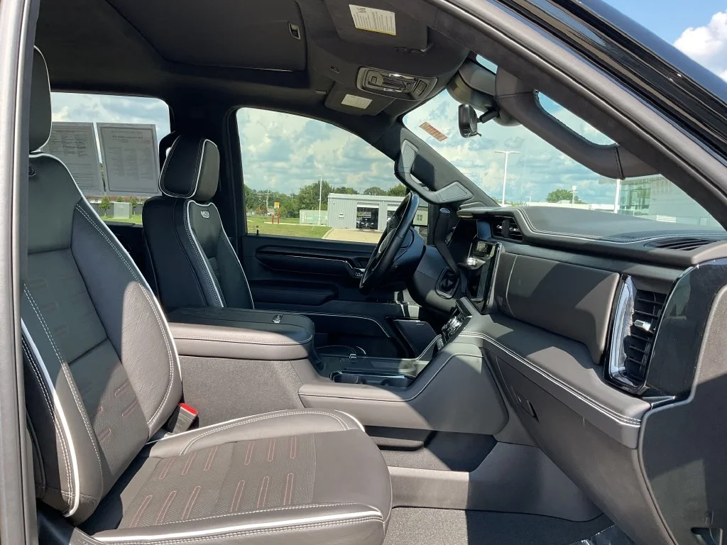Used 2025 Black GMC AT4X image 17