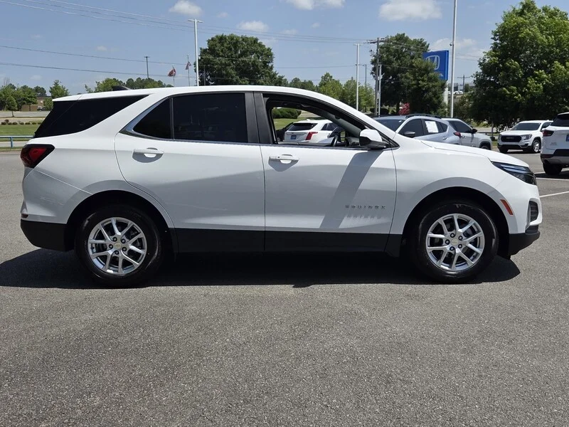 Used 2024 Summit White CHEVROLET LT image 6