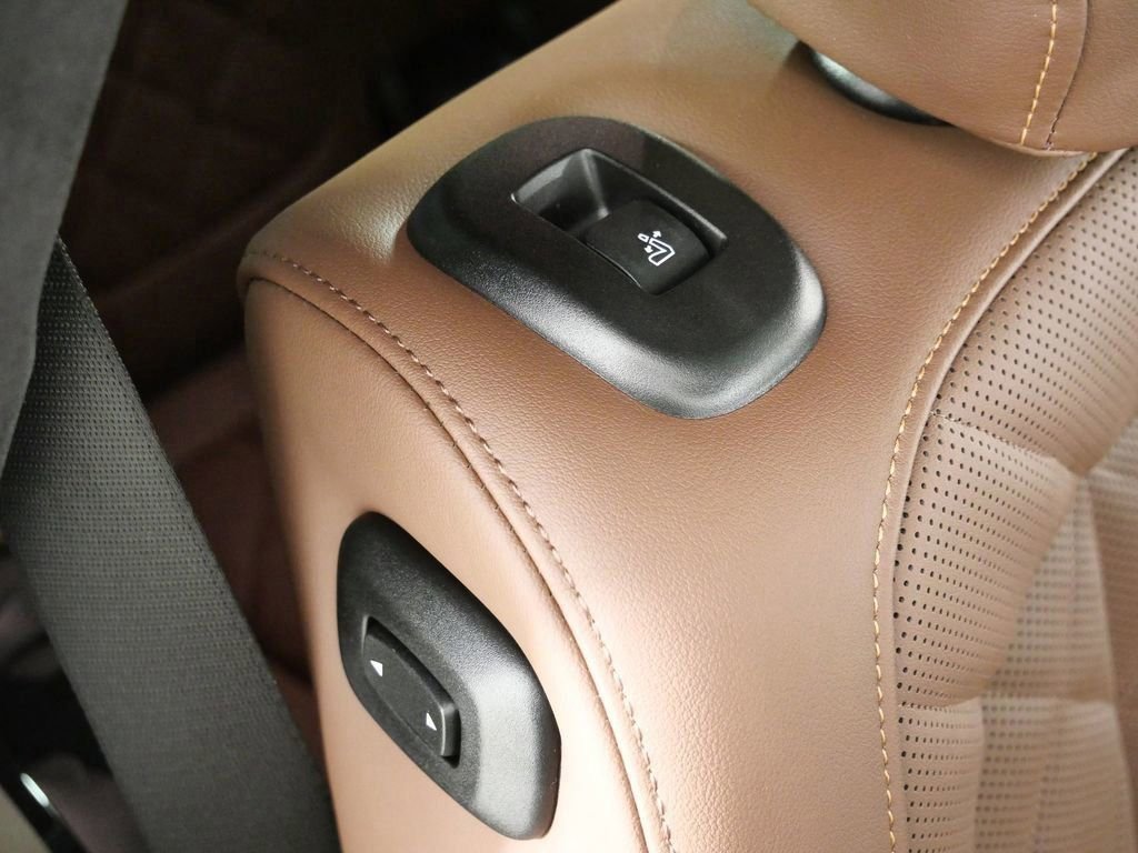 Used 2026 White BMW xDrive40i image 29
