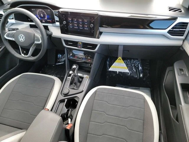 2025 Volkswagen Taos SE - Photo 32
