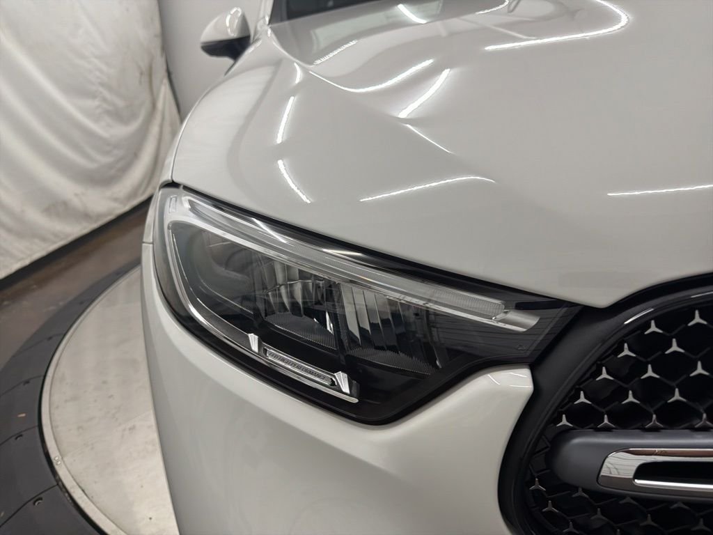New 2026 Polar White Mercedes-Benz GLC 300 image 10