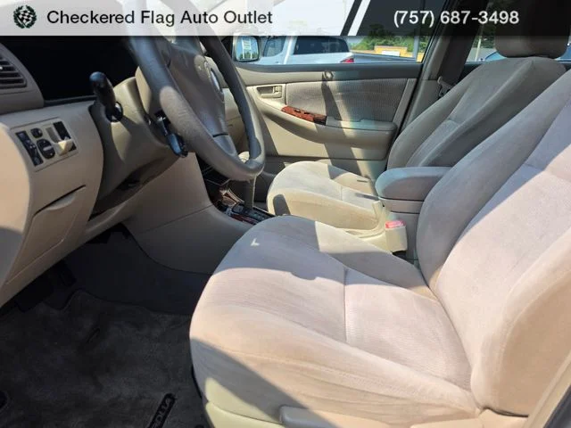 Used 2005 Desert Sand Mica Toyota LE image 16