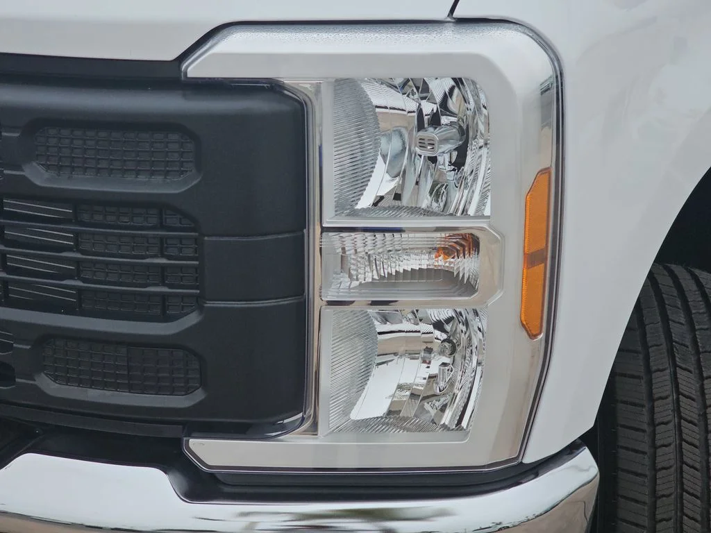 New 2026 Oxford White Ford F-250® XL image 32