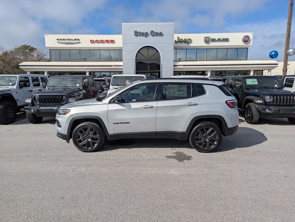 New 2026 Silver Zynith Metallic Clear-Coat Exterior Paint Jeep Latitude image 8